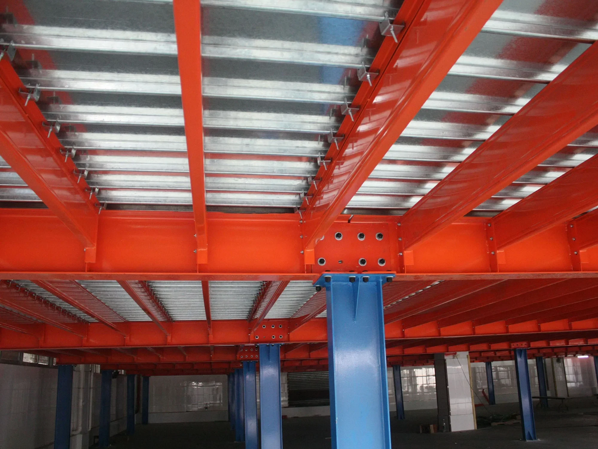 z المنتج تمتد هيكل فولاذي طويل أرضية منصة الميزانين للمصنع