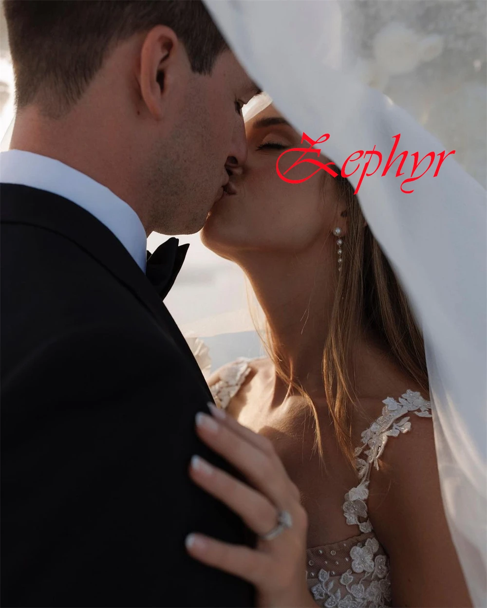 Customized Elegant fleshco Organza Wedding Dress Temperament Strapless Spaghetti Straps Sleeveless  Bridal Gowns Backless Dress