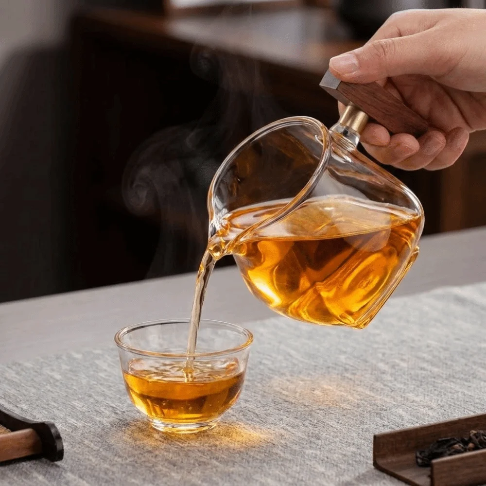 Creative Wooden Handle Glass Tea Dispenser Thick Heat-Resistant Four-sided Fair Cup Clear 400ml Water Pitcher Office