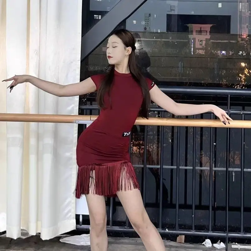 2025 الصيف اللاتينية فستان رقص مجموعة ملابس التدريب النساء الأسود هامش تنورة رقص تشا تشا رومبا الملابس الرقص دعوى ارتداءها