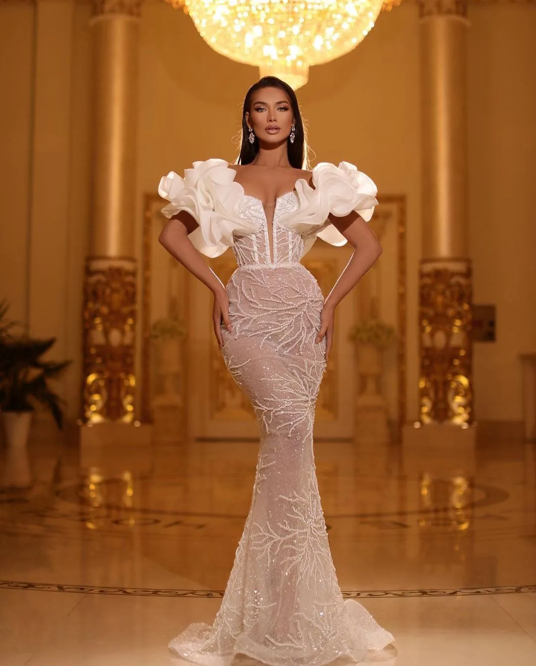 Elegant Wedding Dresses Sleeveless Deep V Neck Sequins Appliques Sparkly 3D Lace Hollow Folds Bridal Gowns Vestina De Novia