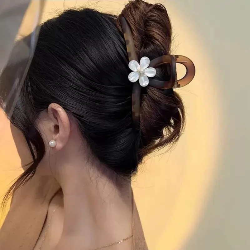 Hochwertige, mattierte Haarspange mit Blumenrücken des Kopfes für Frauen – Detail 3