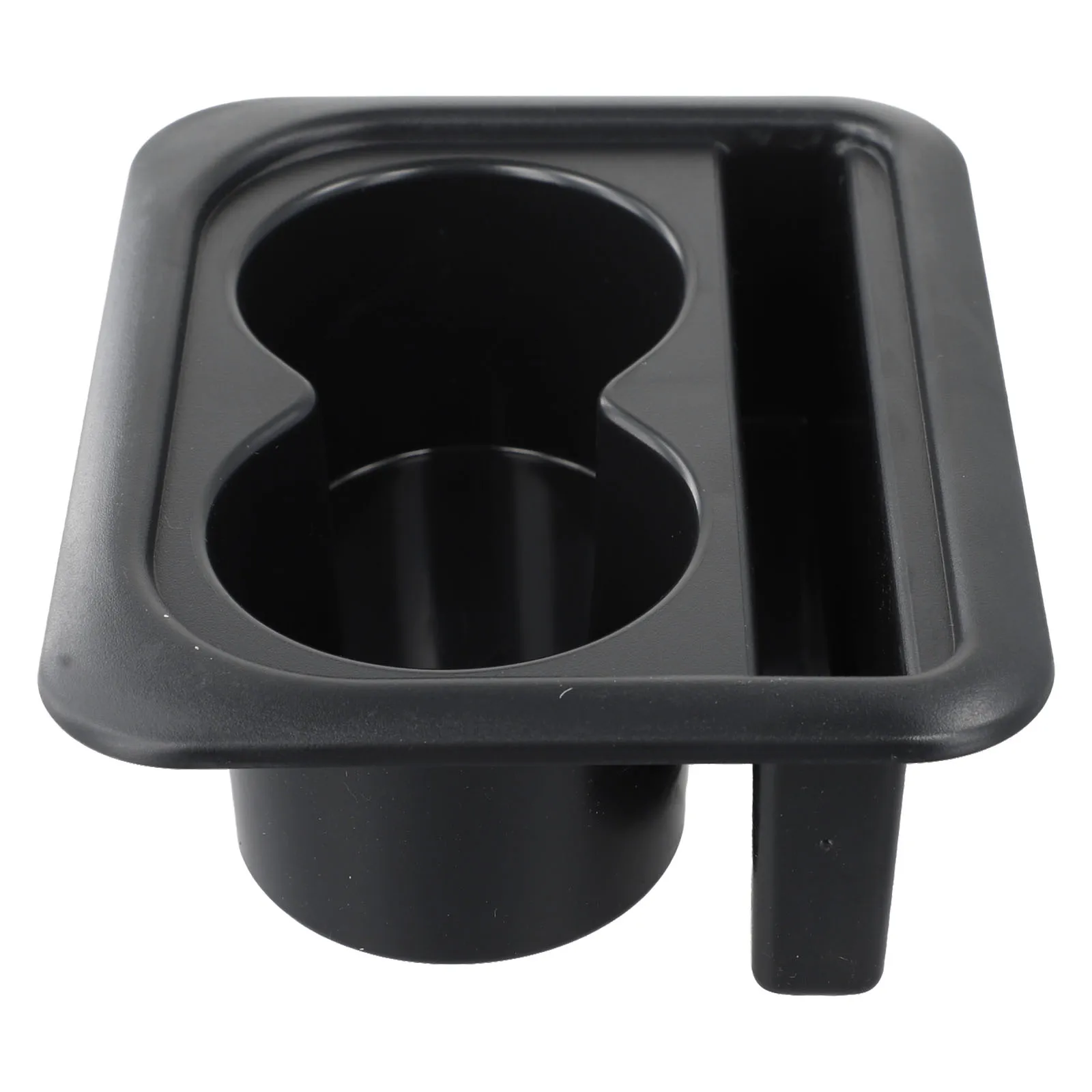 

Для ежедневного вождения. Резинка для хранения центральной консоли. Безопасное крепление для консоли. Просторий размер интерьера.