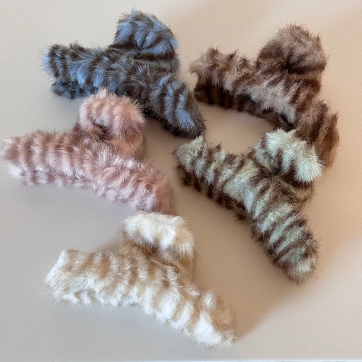 

NEW 13CM Large Tiger Striped Plush Hair Claw Autumn Winter Claw Clips Korean Trendy Hair Clips for Women Girls Hair Accessories