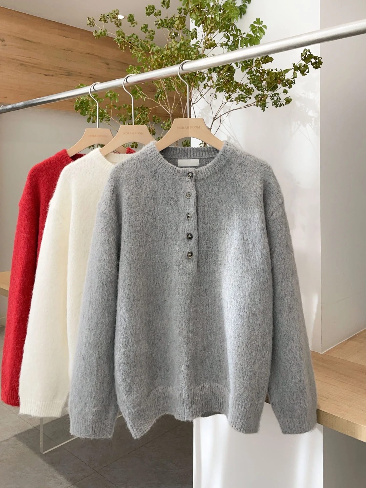 

Nuo Xiaola Select 2025 Winter New Designers Brand FP Henry Collar Alpaca Knitwear Casual Style Long Sleeve Thickened Ladies S...