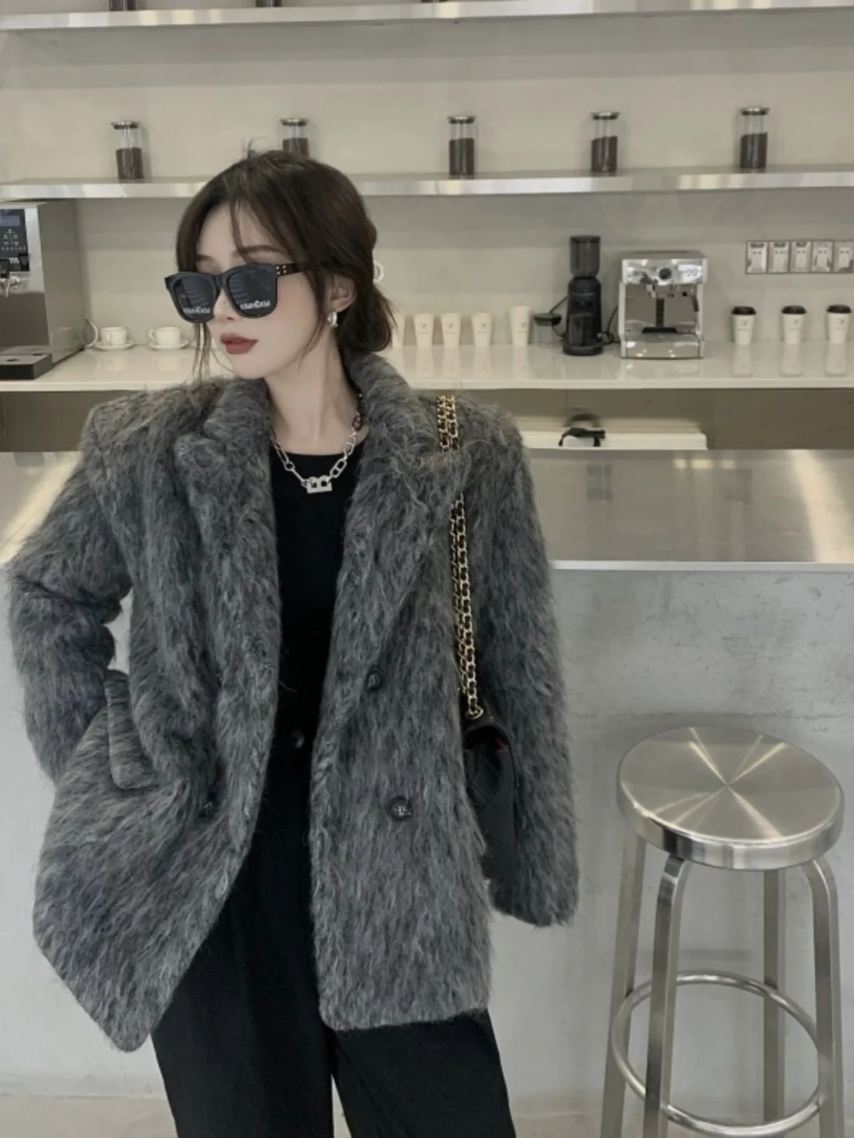 High-End Gray Structured Shoulder Wool Coat Women Autumn Winter Thickened Plush Design Niche Tweed Coat Trendy Female Jacket Top