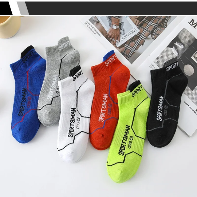 1 pair of socks men\'s short socks fall and winter models sports mesh running socks sweat-absorbing casual low-top socks