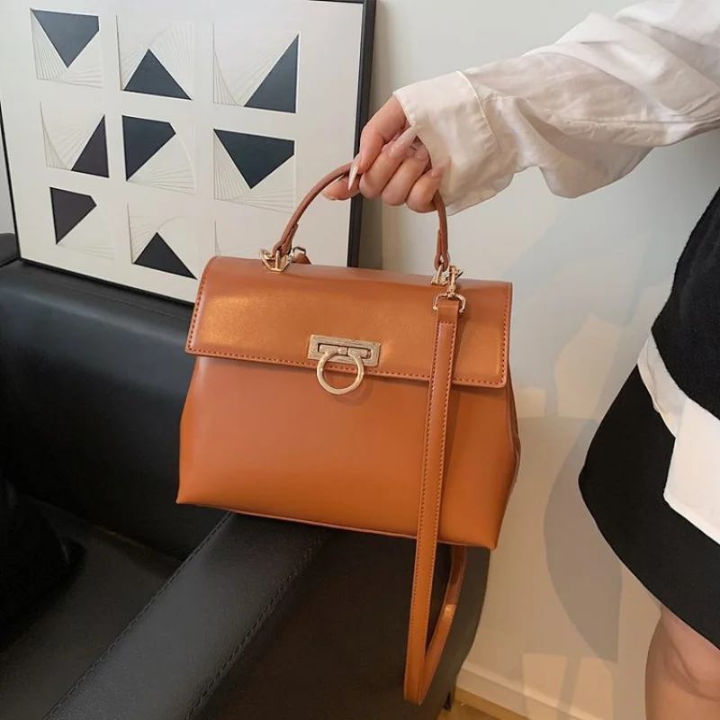 

High-End Women's Tote Bag Made Of Fine Leather Featuring Paris Style And High-End Commuter Vintage Look​