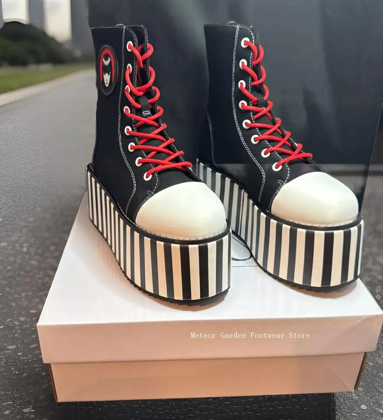 New Black and White Color Matching Red Lace-Up Thick-Soled Platform Shoes Punk Dark Cosplay Lolita Shoes Ankle Boots for Women