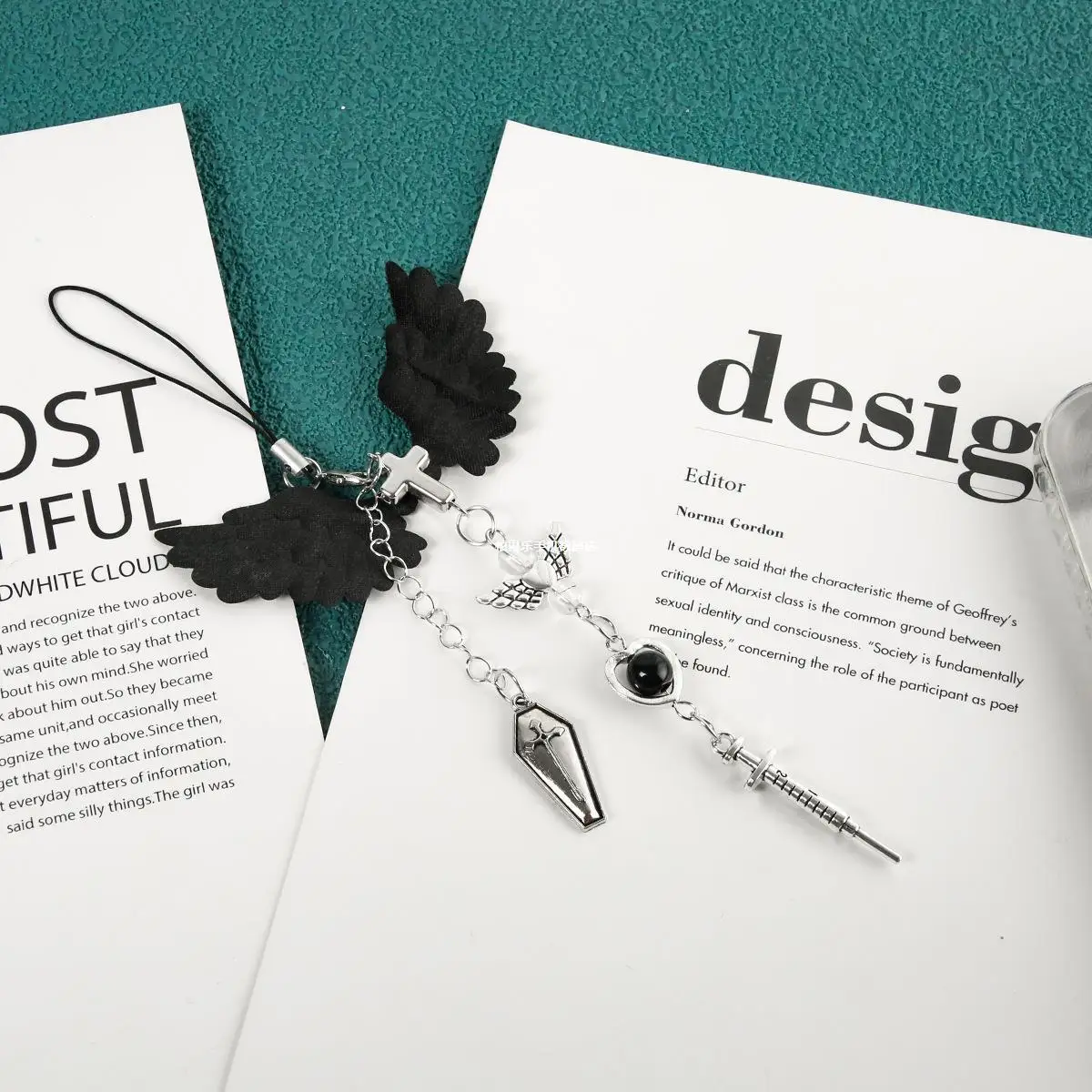 تصميم جديد 1 قطعة y2k نمط الأسود الجناح الصليب الخرز الهاتف المحمول سحر الأزياء سلاسل المفاتيح الحبل الهاتف المحمول ملحقات للتزيين #1