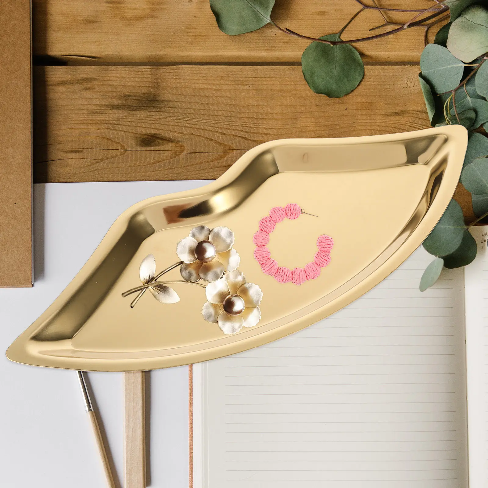 

Lip Shaped Stainless Steel Jewelry Dish Decorative Desktop Jewelry Tray Holder for Rings Earrings Bracelets Accessories Storage