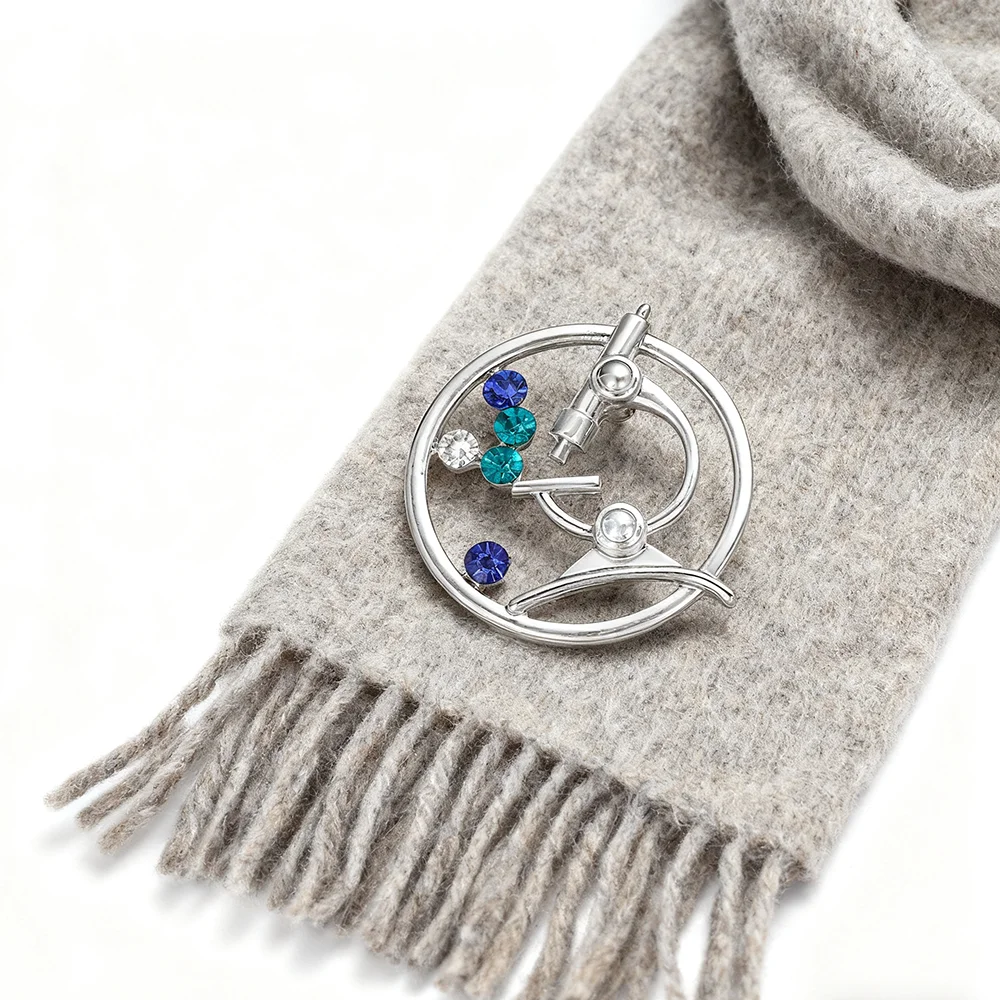 Hanreshe-Pin redondo para microscopio, broche de química y biología de laboratorio con insignia de solapa de cristal para regalos de científico, médico, enfermera