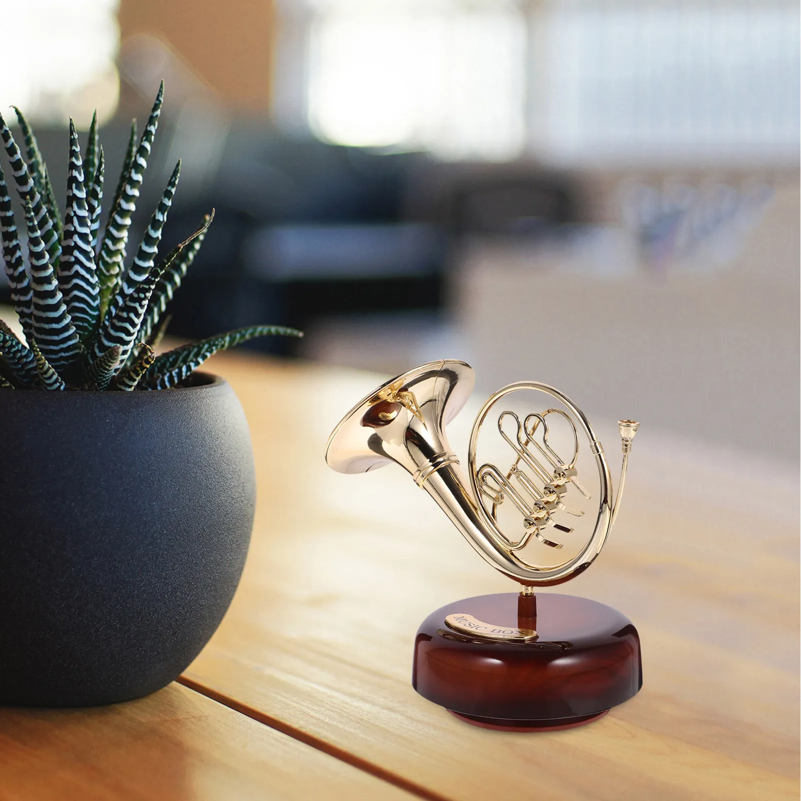 Horn-Shaped Wind-Up Music Box – Melody Desktop Ornament for Home, Shelf, Fireplace, Festival & Birthday Decor
