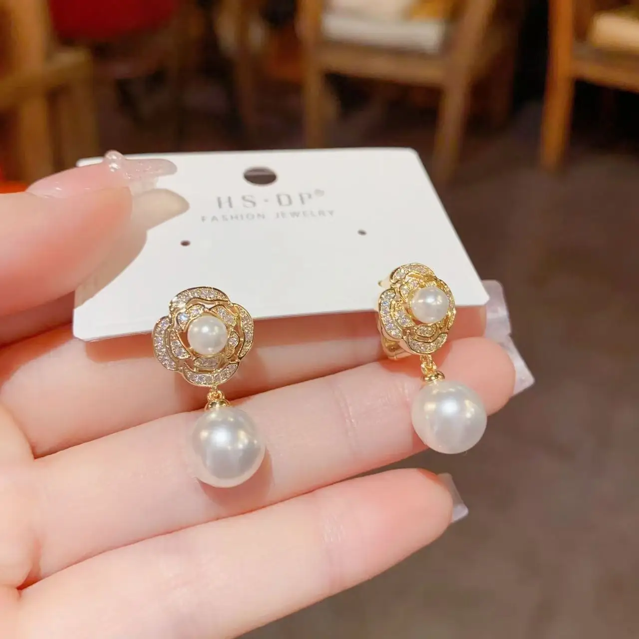 2026 جديد الذهب اللؤلؤ روز وأقراط النساء المتخصصة الفاخرة الراقية شخصية القرط السيدات تنوعا العالمي سبيكة أقراط #1