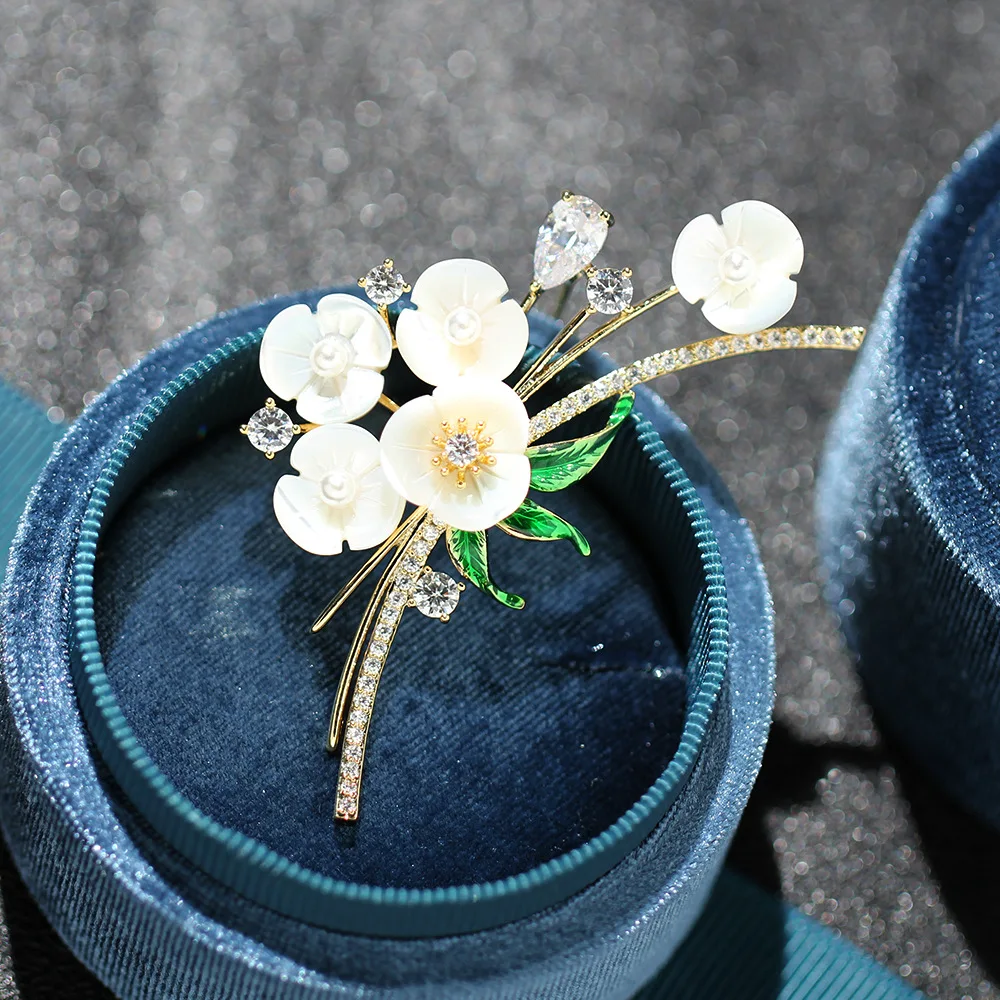 Classic Elegant High-end Natural Shell Flower Cluster Brooch Temperament Diamond Studded Oil Dripping Accessory Pin for Women