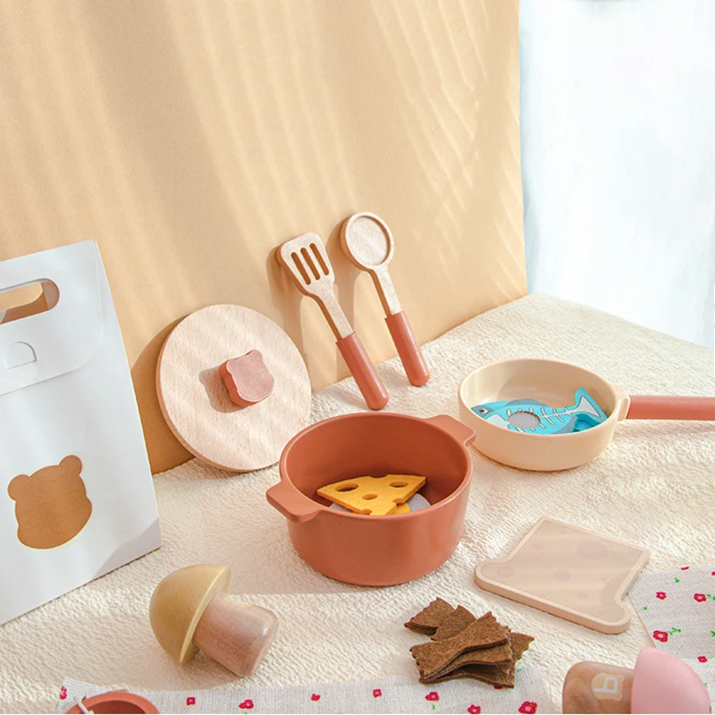 مجموعة ألعاب مطبخ الدب الخشبي |   تتضمن لعبة الطبخ التظاهري للأطفال أدوات المطابخ وأطعمة واقعية كهدية للأطفال