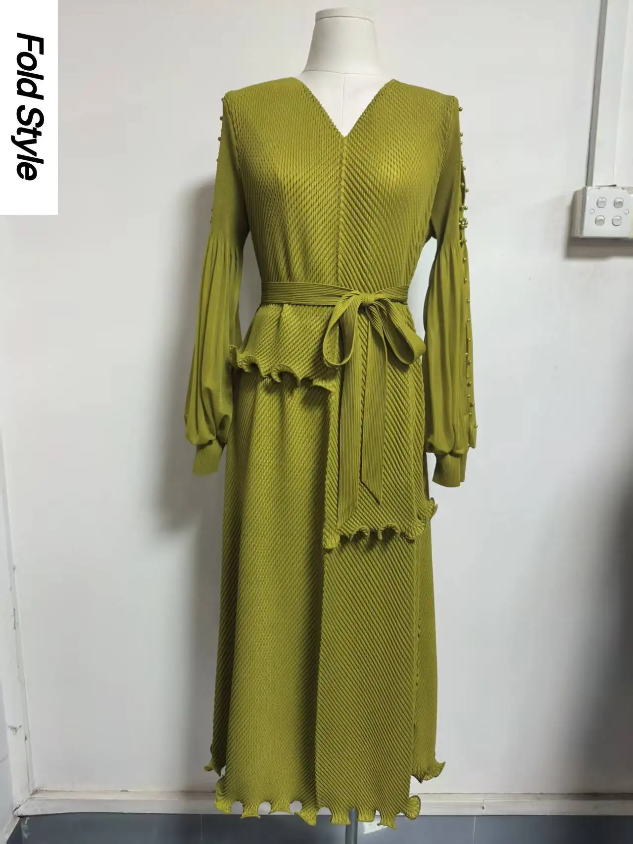 

2025 Winter New Pleated V-neck Solid Color Long Dress Temperament Slim Commuter Waist Skirt Women's Clothing