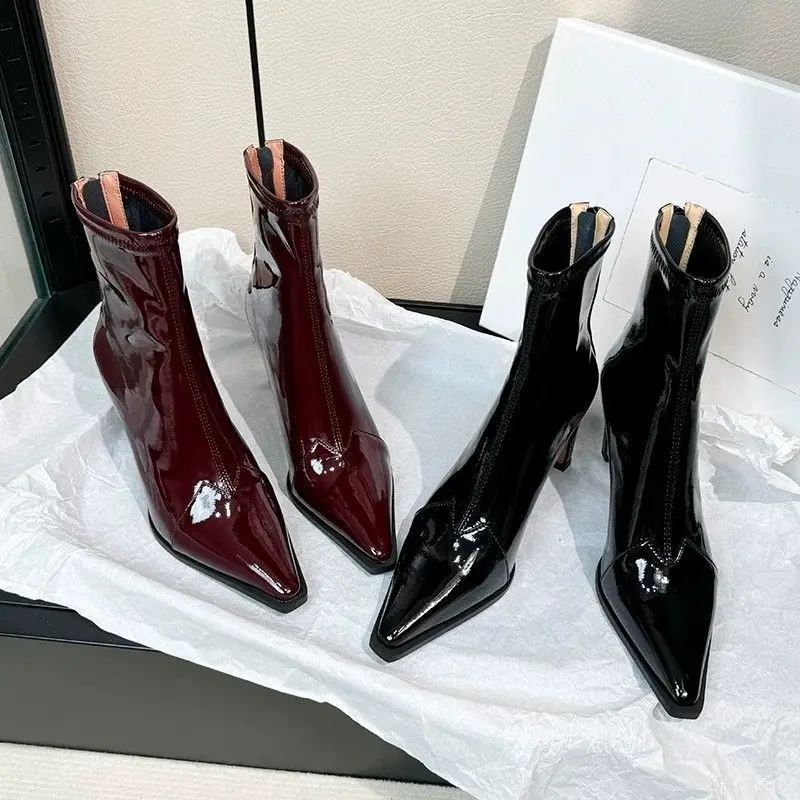 Botines de tacón de aguja con punta en cuero de charol para mujer, otoño 2026, nuevos botines de tacón de aguja, zapatos de moda en color negro y rojo vino