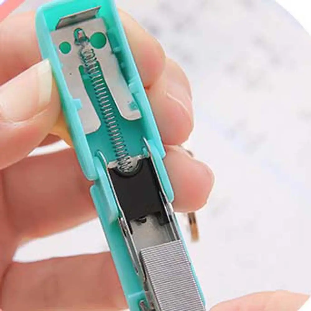 Macaron Cute Cartoon Size 10 Staples Student Supplies Mini Stapler Binding Tools Stapler Key Chain Mini Stapler