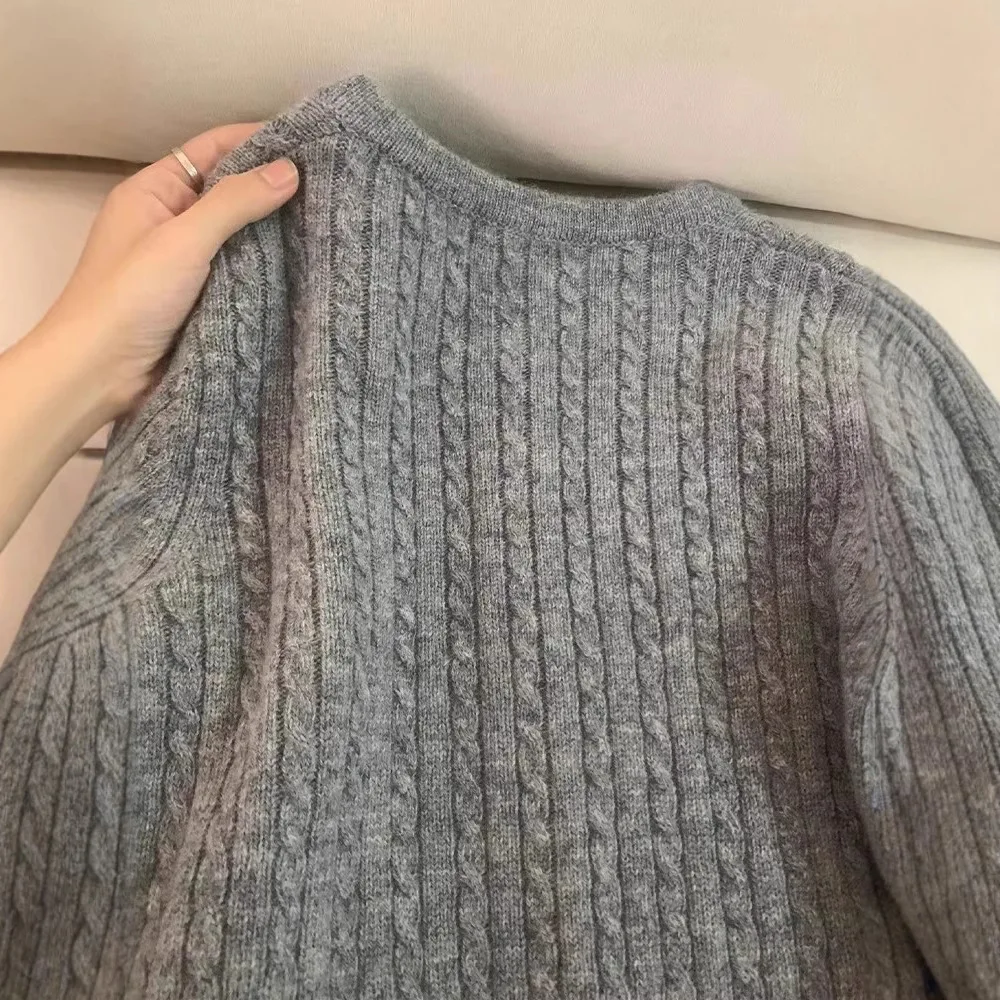 سترات نسائية محبوكة سترات متماسكة تويست بأزرار صلبة وأكمام طويلة ورقبة مستديرة سميكة واحدة الصدر فضفاضة لخريف 2025