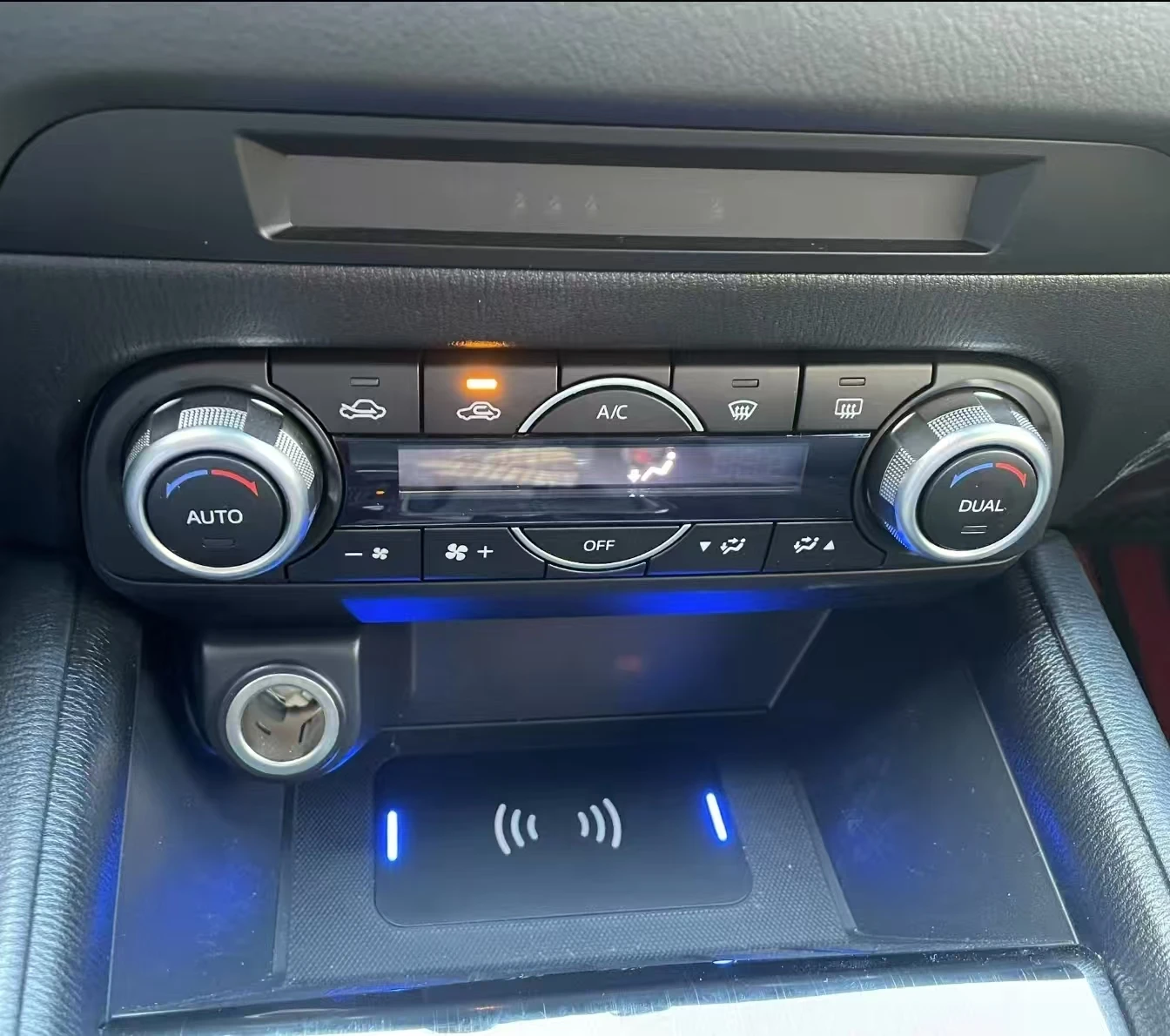 Car Wireless Charger Center Console Fast Phone Charging Panel For Mazda CX-5 CX5 Interior Accessories 2017-2025 Genuine parts