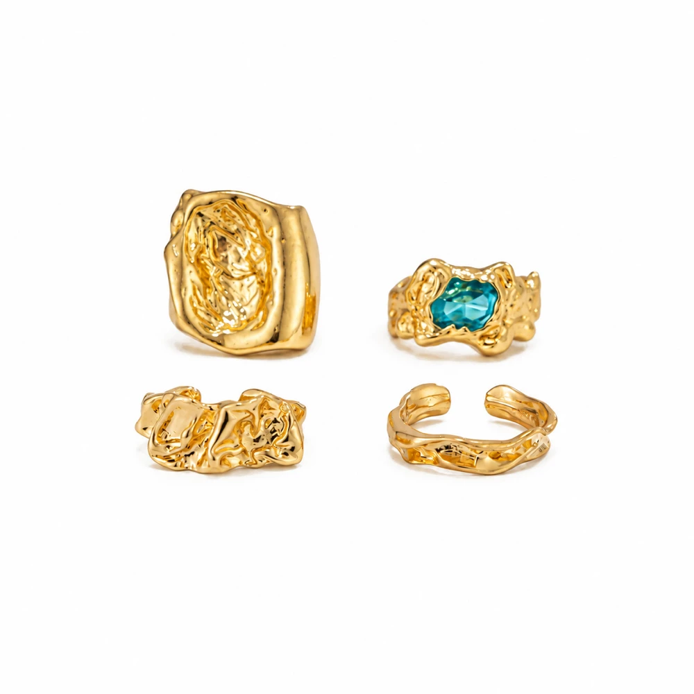 Organischer skulpturaler Ring für Herren, goldfarbenes Relief oder blaue Akzentierung, unregelmäßiger, strukturierter Ring, Schmuckset, kühner, künstlerischer Stil. – Detail 5