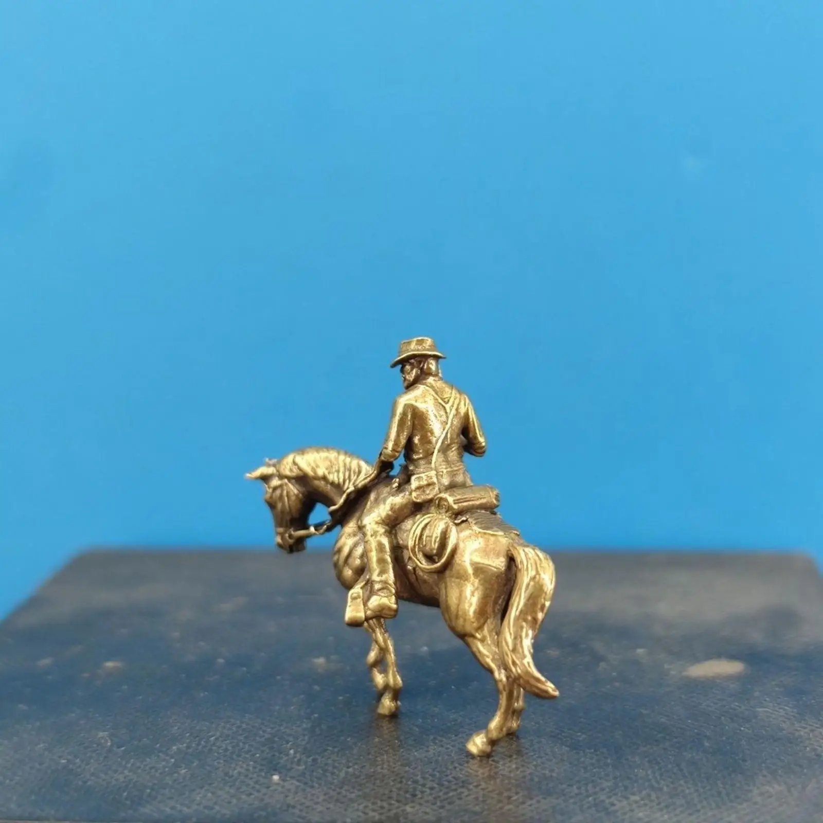 1/64 Scale Miniature Figure Craft Metal Statue Photo Prop Figurine Brass Ornament for Study Office Sand Table Home Decoration