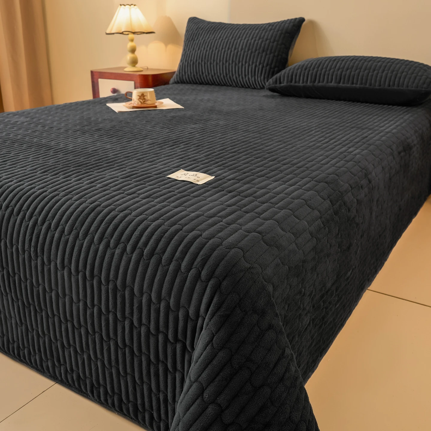 1pc Super Thicken Bedspread for Winter Solid Color Coral Fleece Bed Cover Warm Quilted Blanket for Beds Single/Queen Bedspreads
