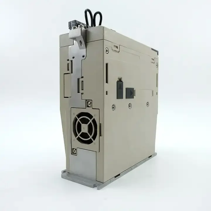 SGDH-04AE Y705 Новый в коробке сервопривод SGDH Применение промышленной автоматизации для ПЛК PAC и специальных контроллеров