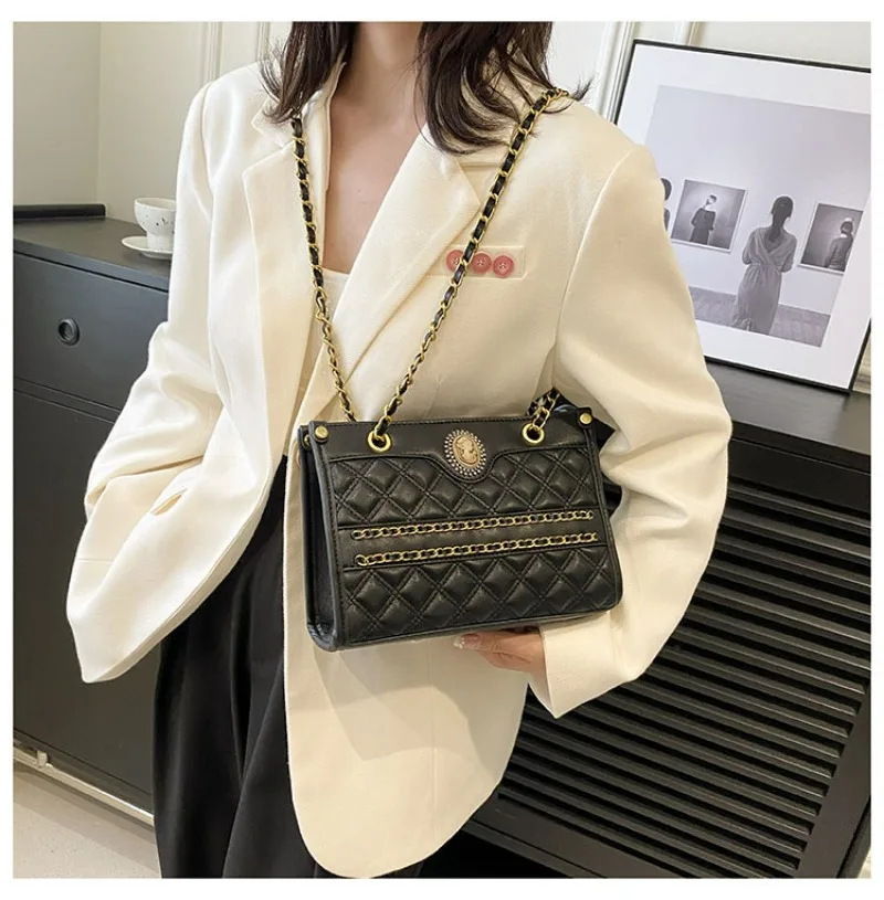 

​​"SS2025 newJumbo Quilted Tote Women | Diamond Chain Shoulder Bag - French-Inspired Minimalist Carrier w/Artisan Edge"​​