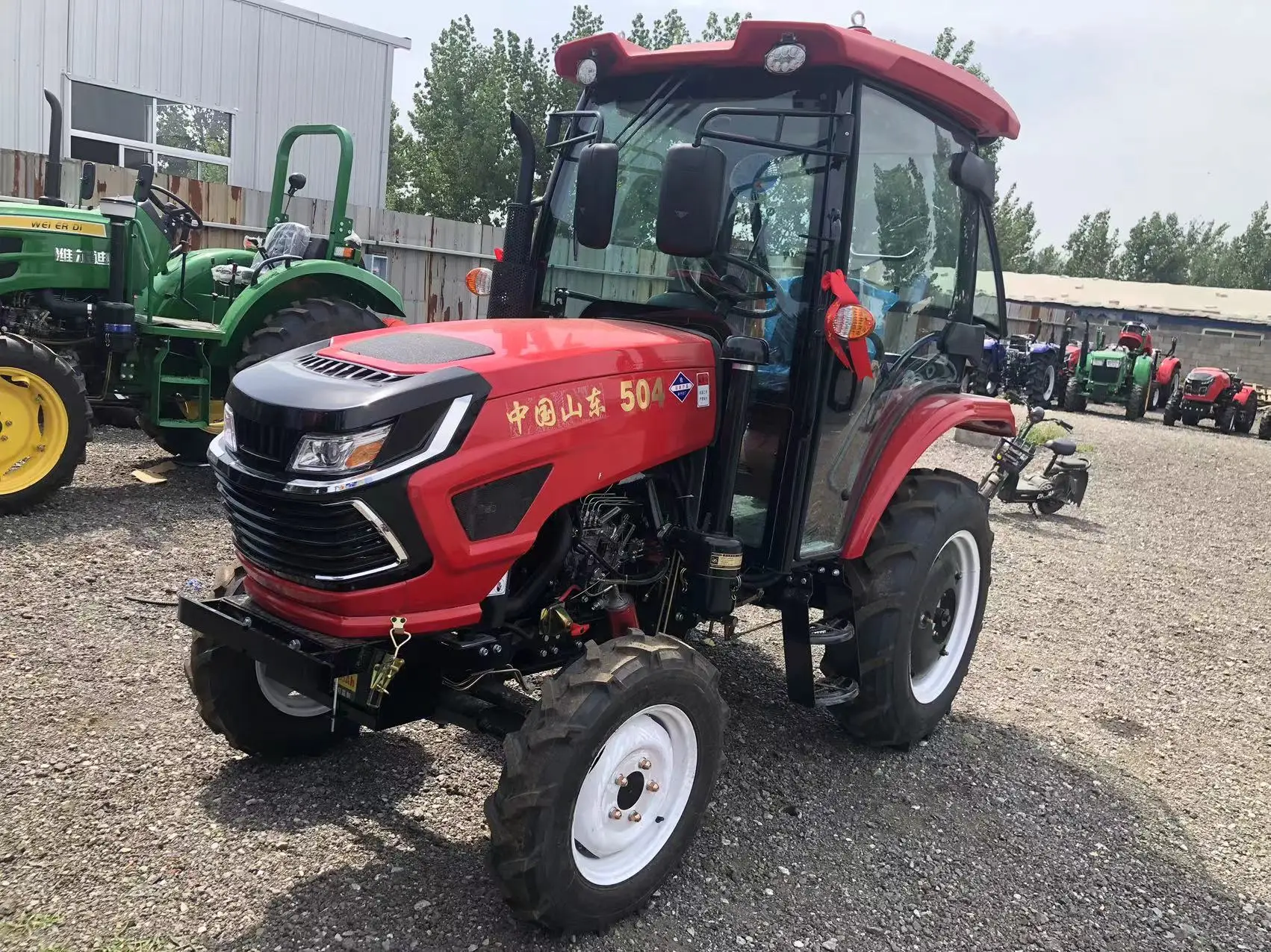 Mini trattore 4wd 50hp 60hp 70hp Trattore agricolo con cabina climatizzata Trattore a ruote 4 * 4