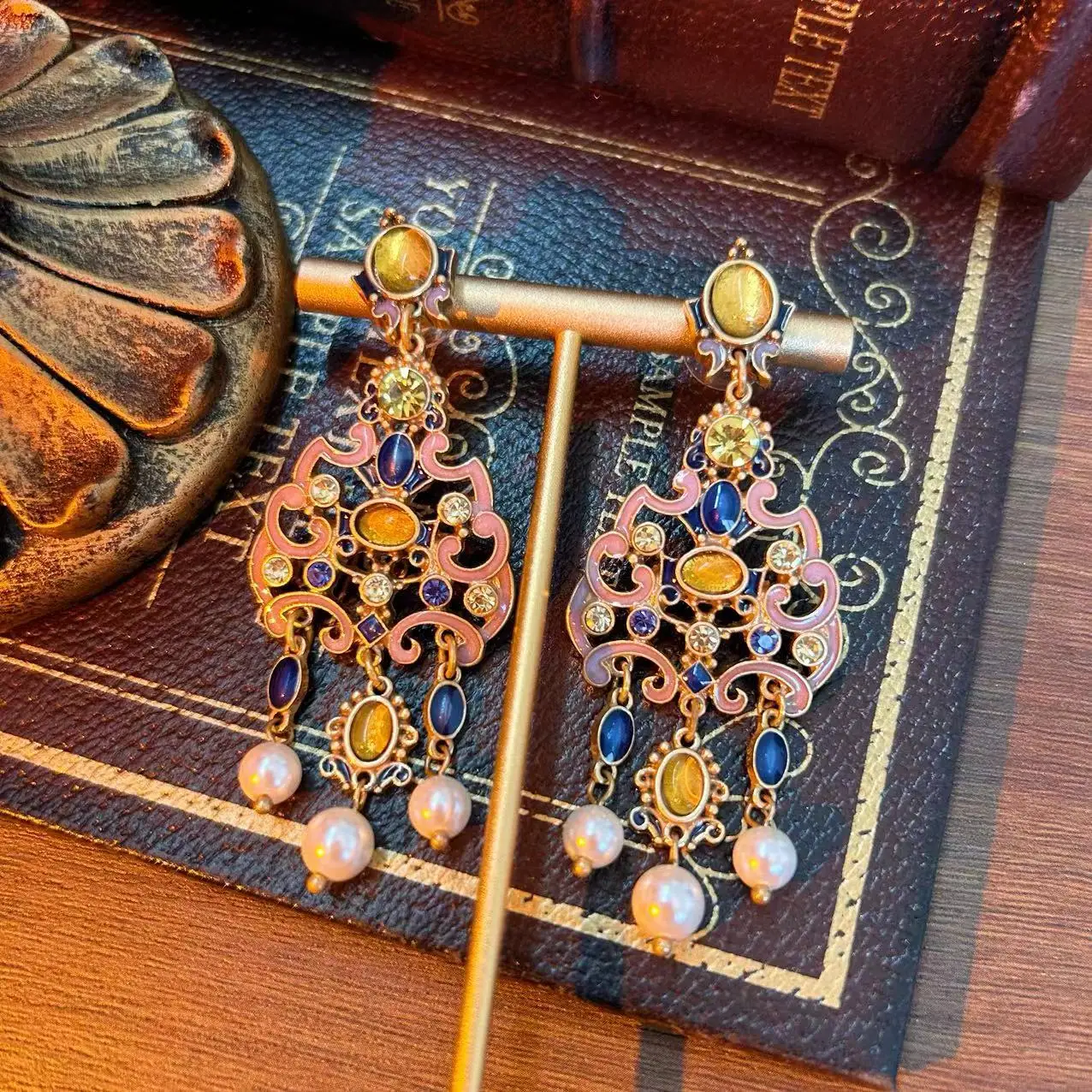 European and American vintage fringe pearl hollow earrings