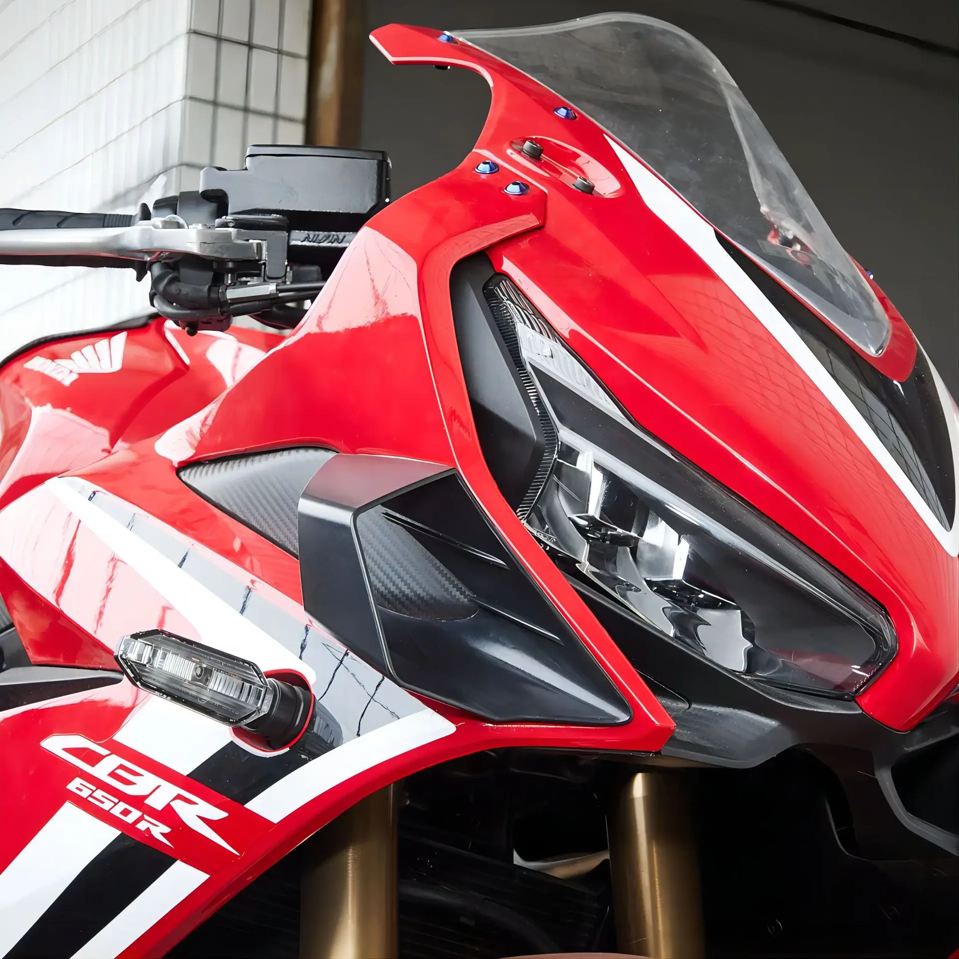 Suitable for Honda CBR500R CBR650R CBR1000RR Side wind wing fixed wind wing into the wind wing shark fins