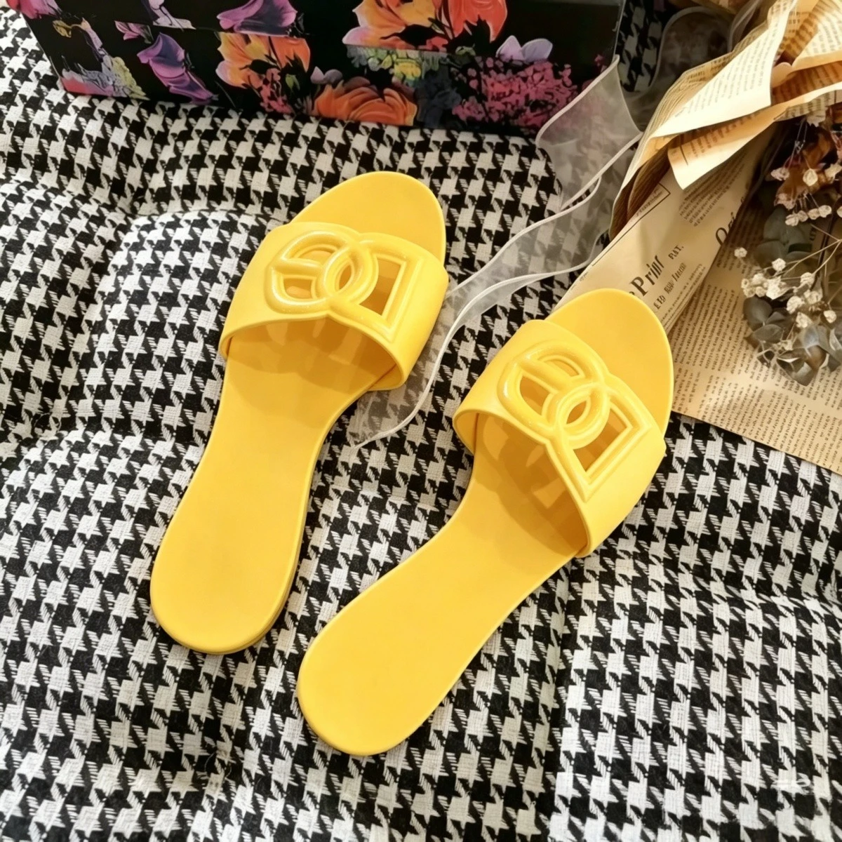 Top Women's Sandals Famous Design Comfortable Arch Support Flat Shoes Women's Casual Sandals for Going Out One-Strap Summer Slip-Ons Anti-Fruit Jelly Beach Non-Slip Flats - view 6