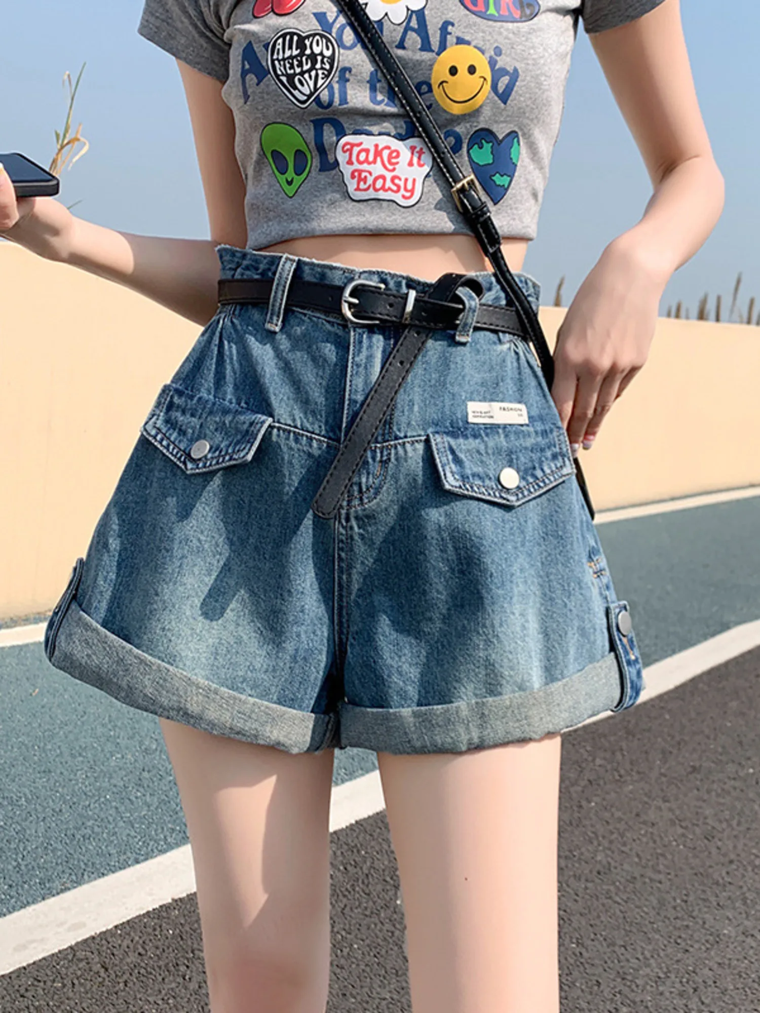 Women's Vintage Distressed Denim Shorts High Waist Flap Pocket Cuffed Summer Casual Short