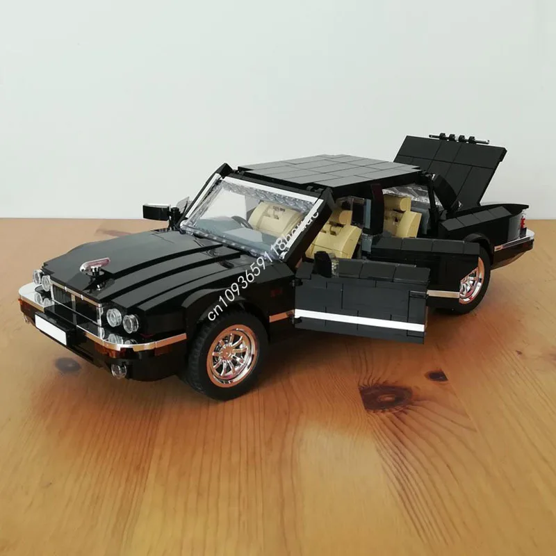 1112 قطعة JaguarS XJ (1998) 14 ترصيع ميزات واسعة نموذج داخلي مفصل Moc اللبنات التراص الطوب لعبة إبداعية هدية