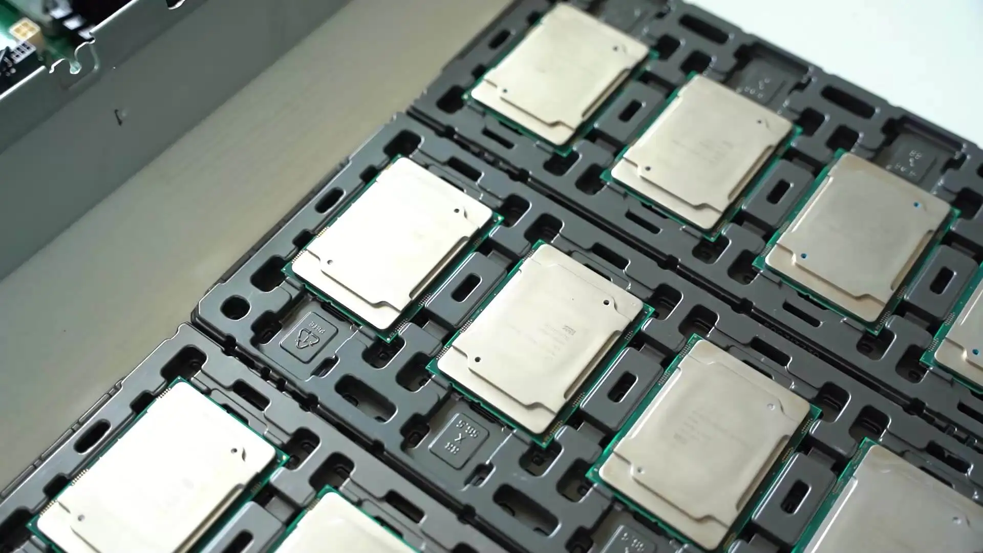 Original Server Cpu Intel Xeon E5-2699 V4 Processor Eight Core 2.2 Ghz Cpu view 6
