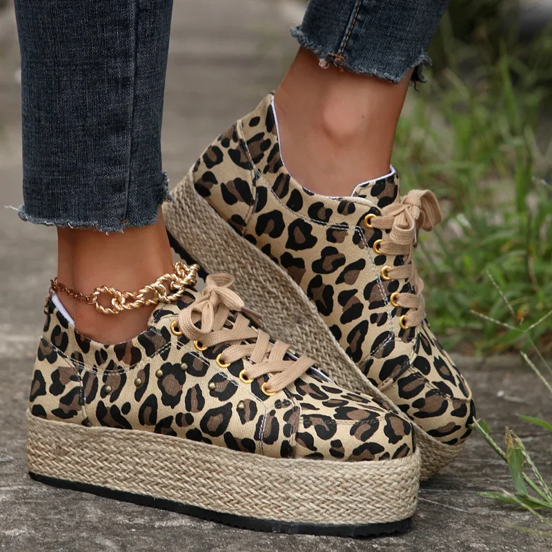 Women Fashion Canvas Casual Shoes Ladies Spring Autumn New Round Toe Lace-up Shoes Breathable Leopard Print Sneakers Big Size 43