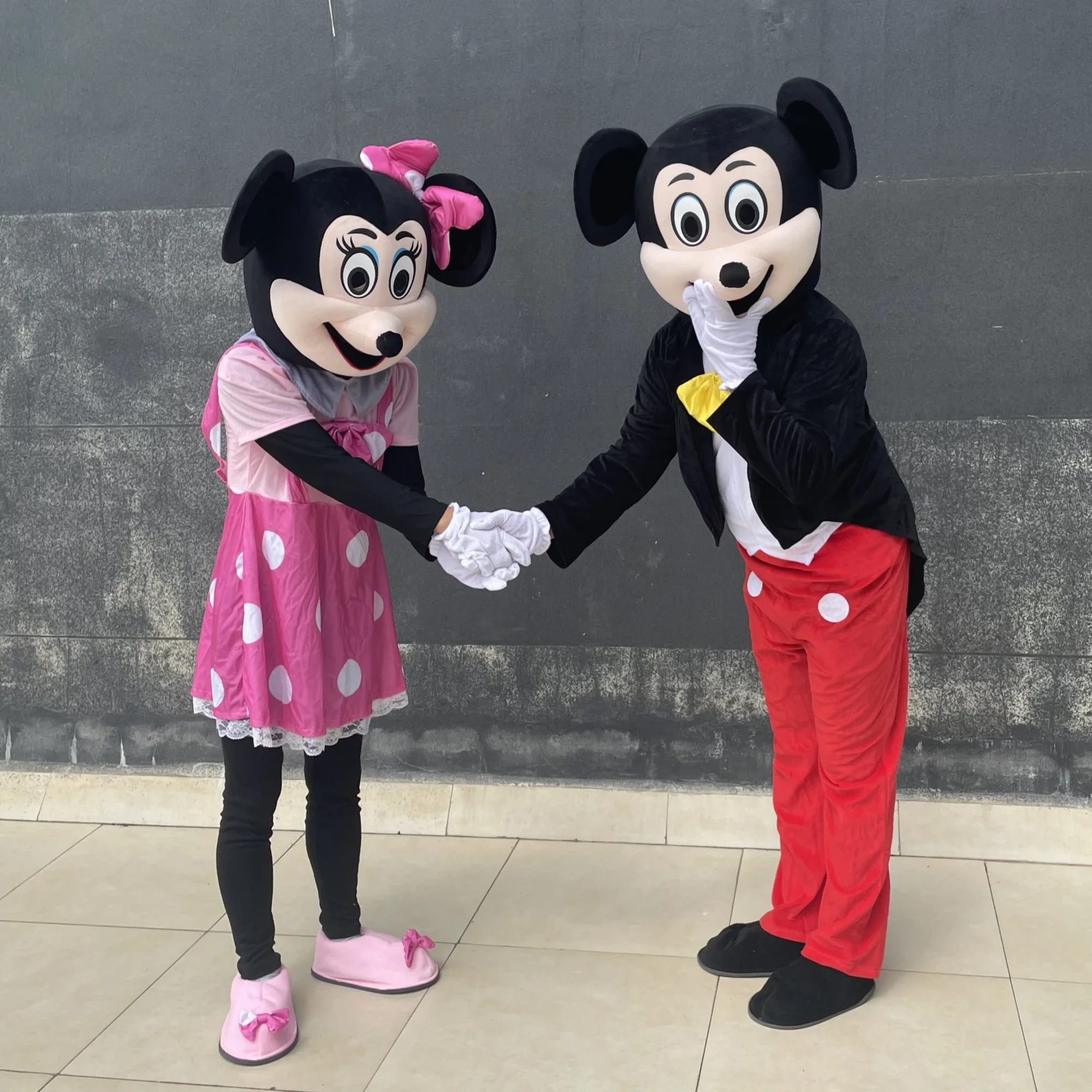 Disney Mickey Minnie Mouse Mascotte Kleding Klassieke Stripfiguren Reclame Evenement Feest Cosplay Volwassen Uitvoeren Kostuum Prop