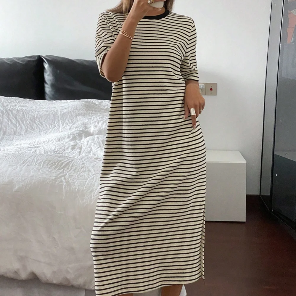 JHJN 2025 夏脂肪 Mm 女性の大きいルーズ Tシャツスカートデザインセンスクールでかわいい黒と白のストライプのドレスの女性