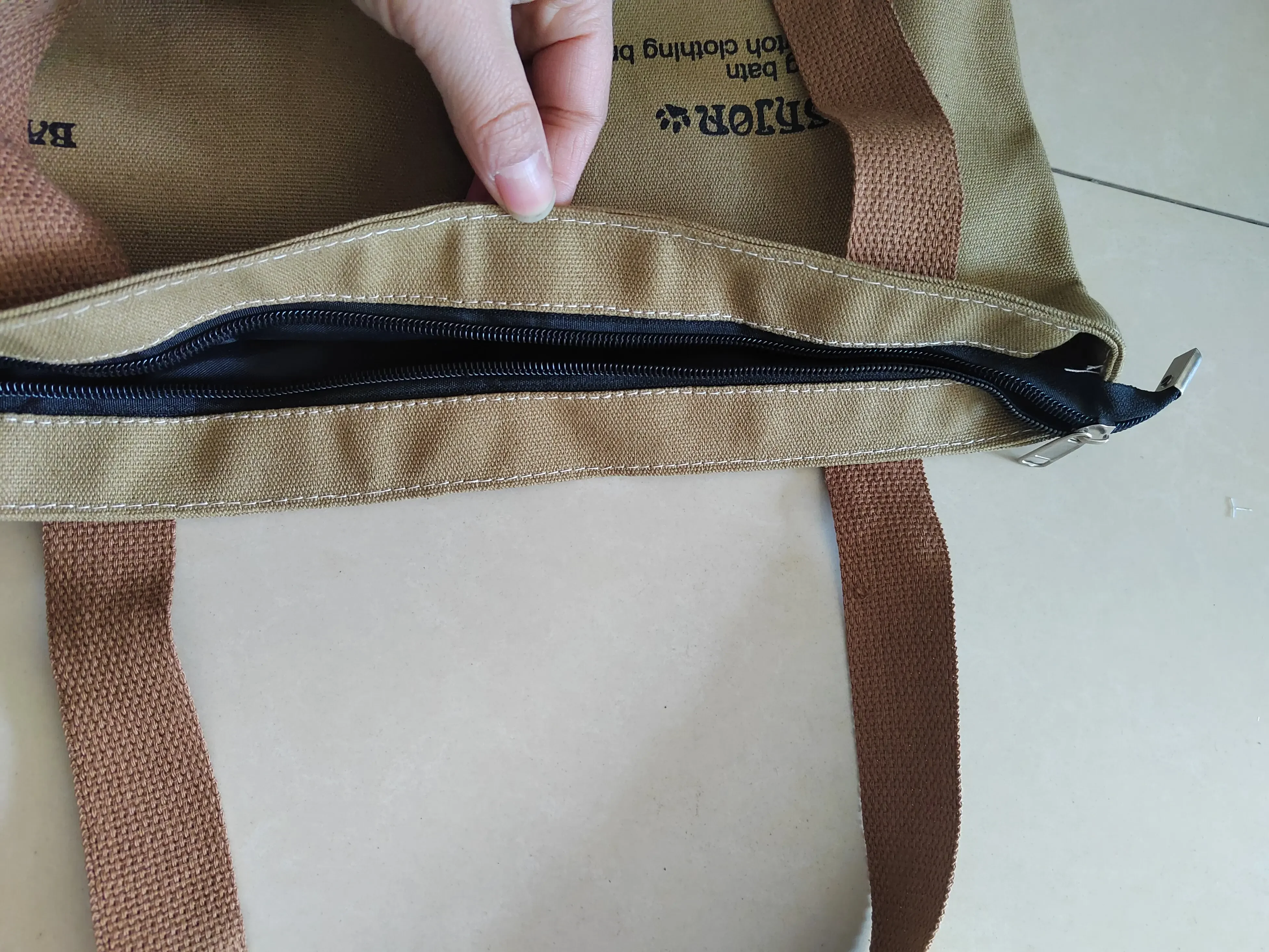 Niedliche Damen-Canvas-Umhängetasche, geräumige Handtasche mit Reißverschluss für Arbeit, Büro, tägliche Einkäufe und Geschenke – Detail 6