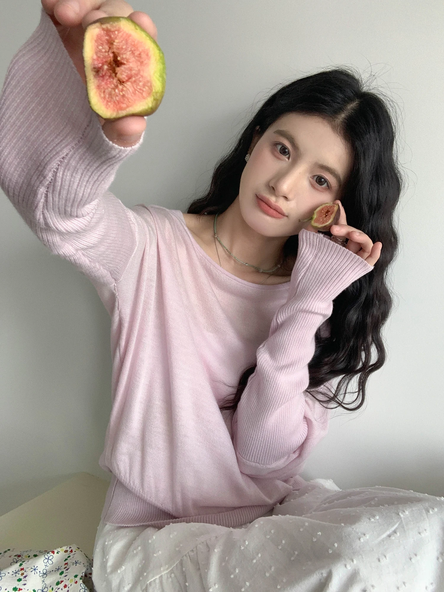 

Женский свободный вязаный свитер с длинными рукавами в корейском стиле, асимметричный, с открытым плечом, весенний, модный, стройнящий топ