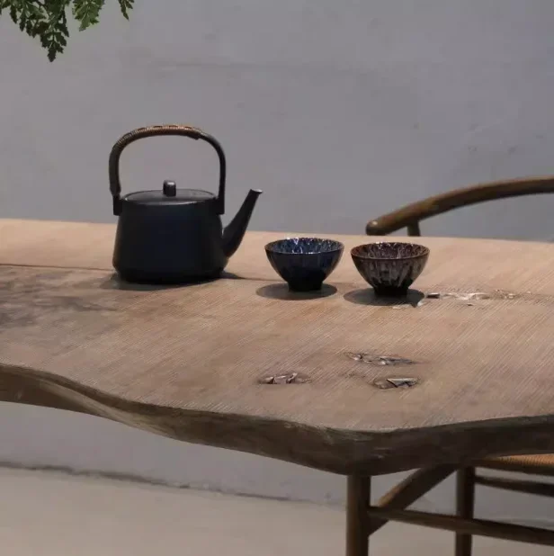 Ваби-саби ветровая колода, большой чайный столик, ретро и старая натуральная текстура поверхности, длинный стол из цельного дерева для проживания в семье, обеденный стол