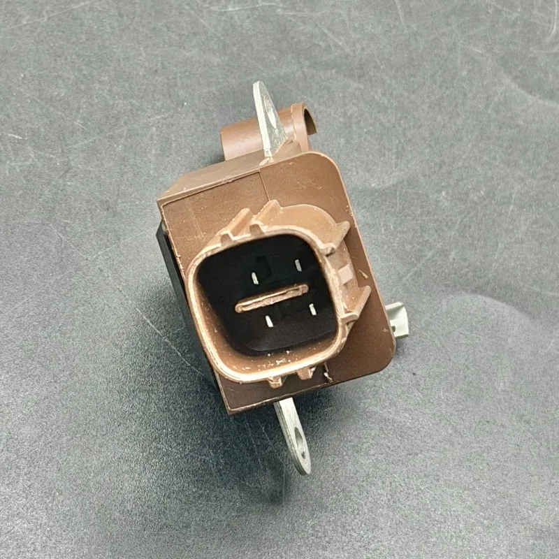 For Toyota CAMRY Prado CROWN HIGHLANDER COROLLA VIOS Generator Regulator 1pcs