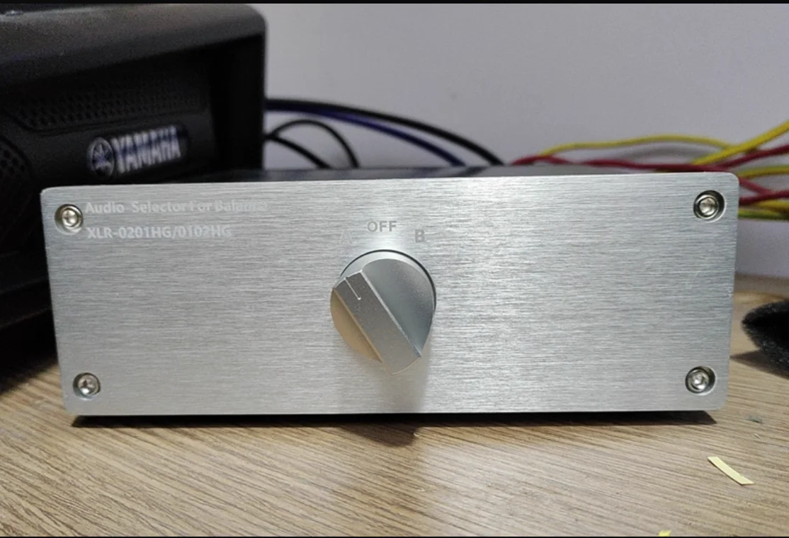 Two-channel XLR balanced audio signal selection switcher Signal source or amplifier selection switcher