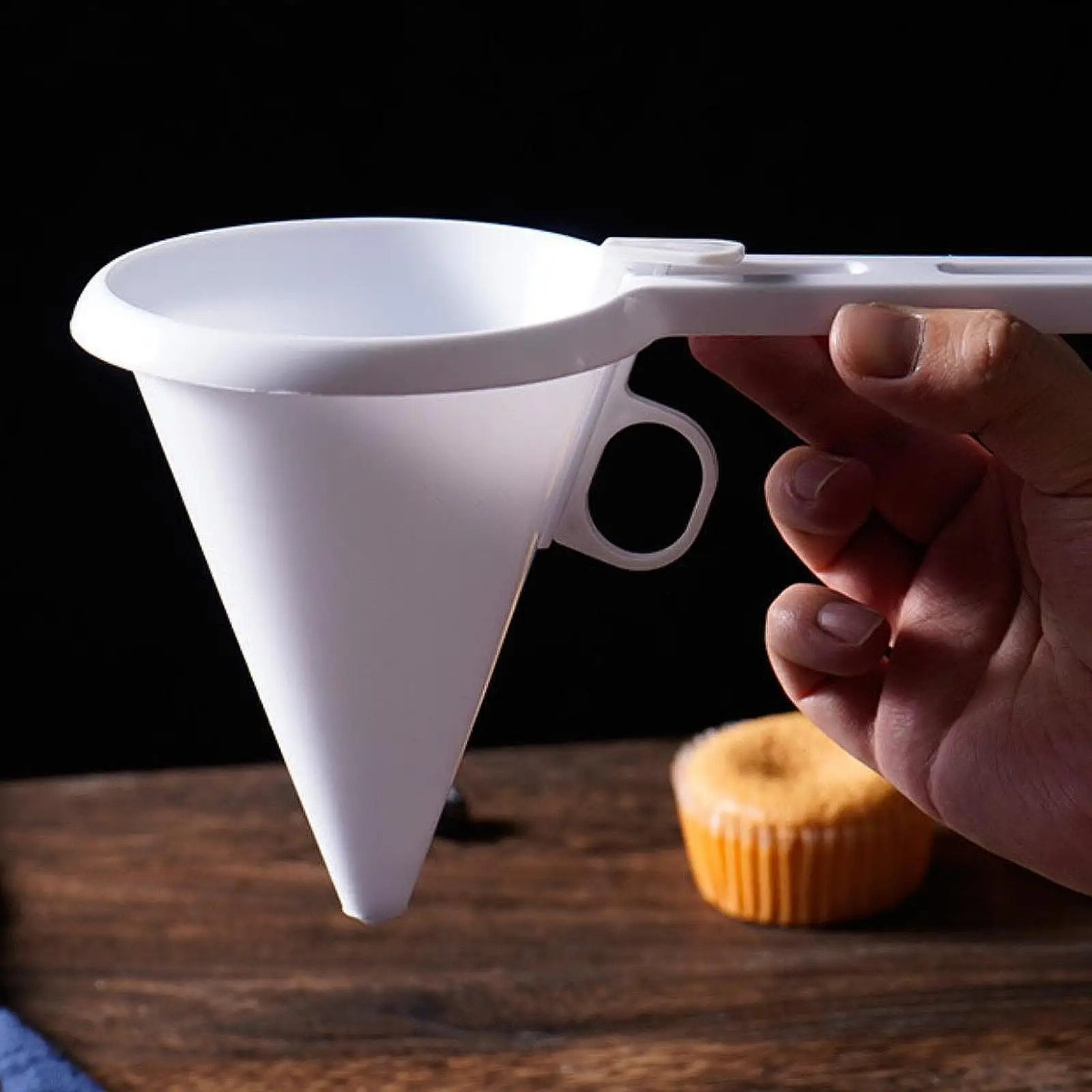 

Batter Dispenser Handheld Measuring Funnel 0.35inch White Versatile Accessories for Cupcakes Baking Decorating Tool