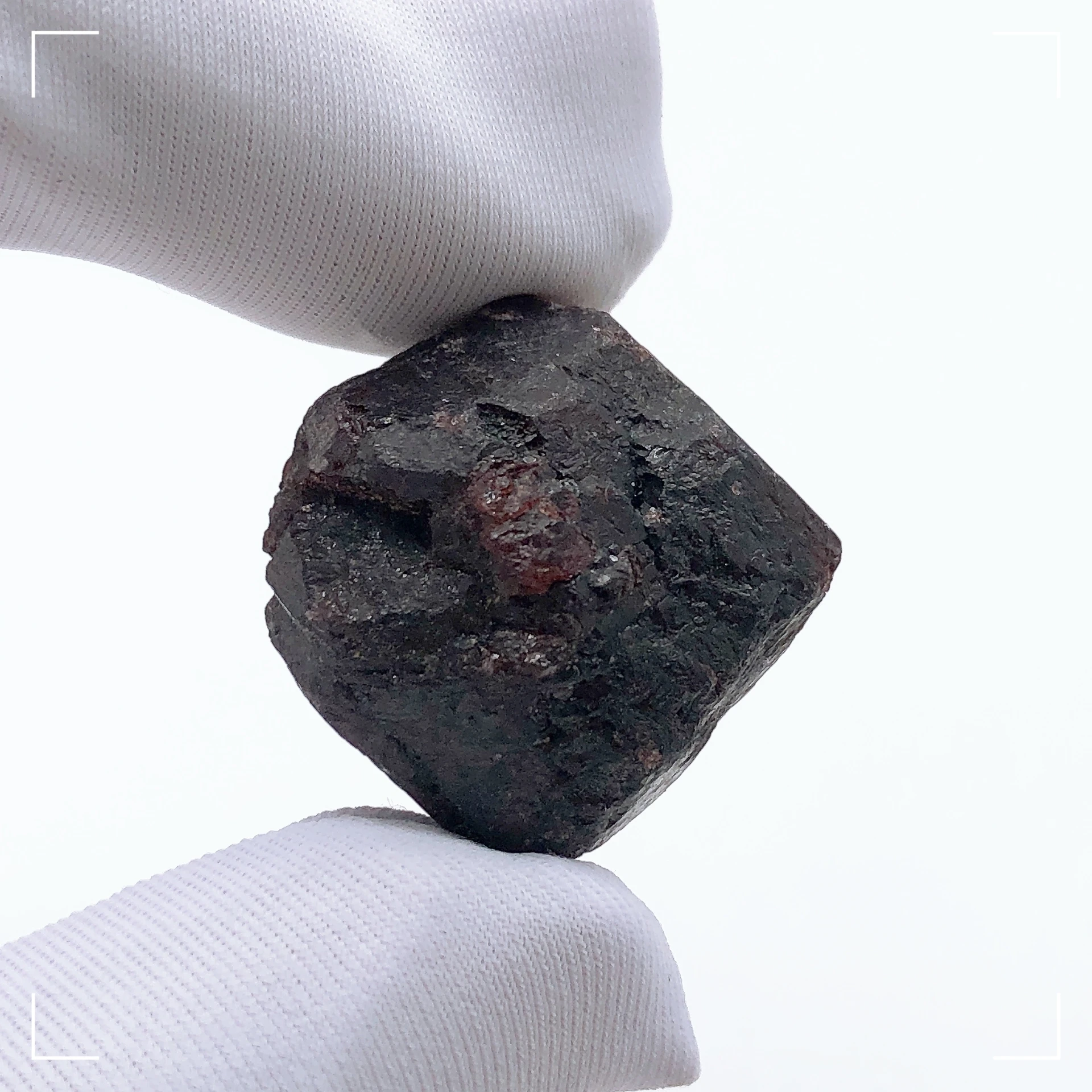 Natural Stone Red Garnet Crystal Rough Stone Gemstone Mineral Raw Stones Specimen Crystal Energy Healing Home Decor Gifts