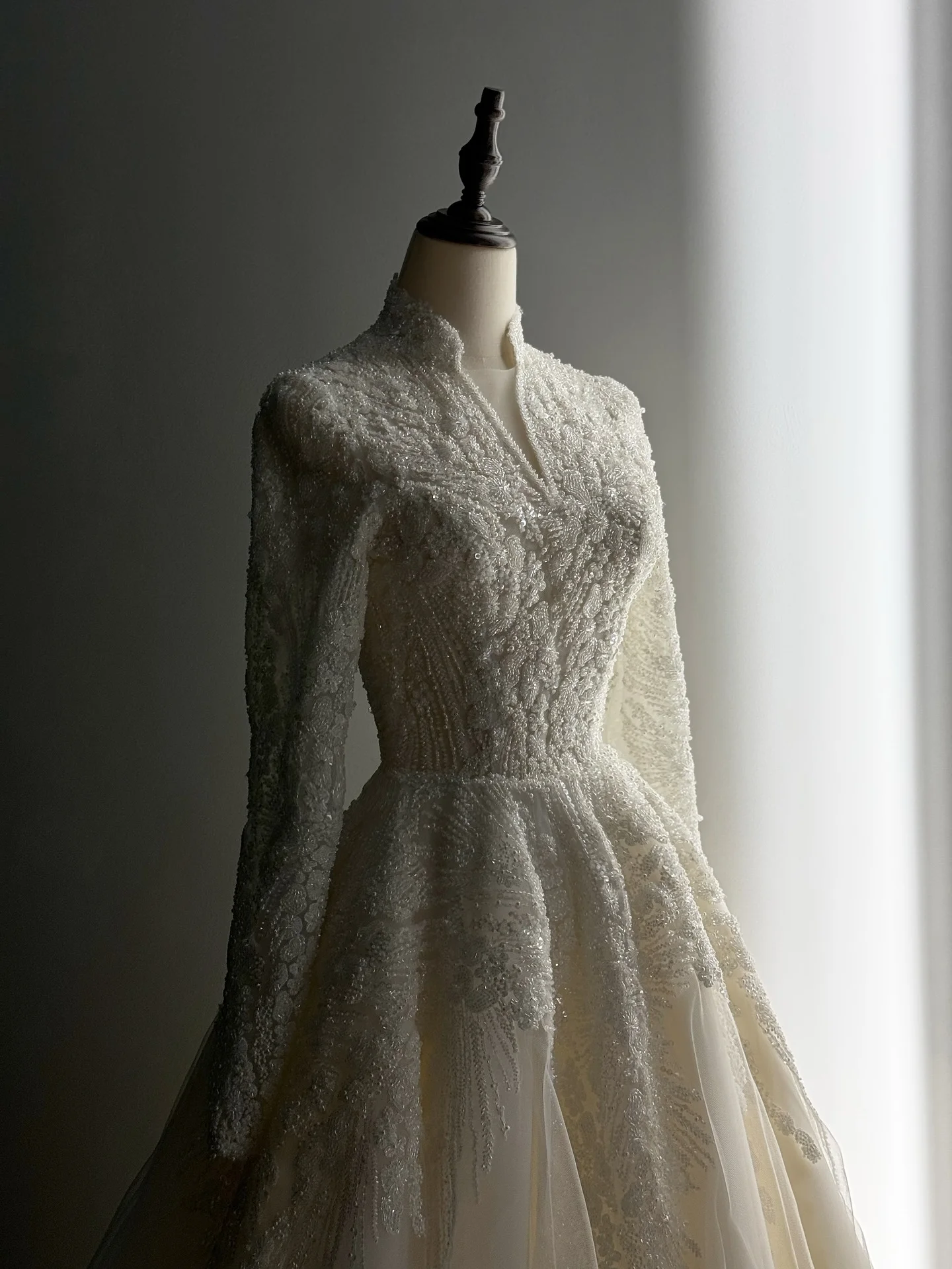 Sharon disse elegante luxo dubai miçangas pérolas mangas compridas com decote em v vestido de casamento princesa árabe vestido de noiva sw518 personalizado