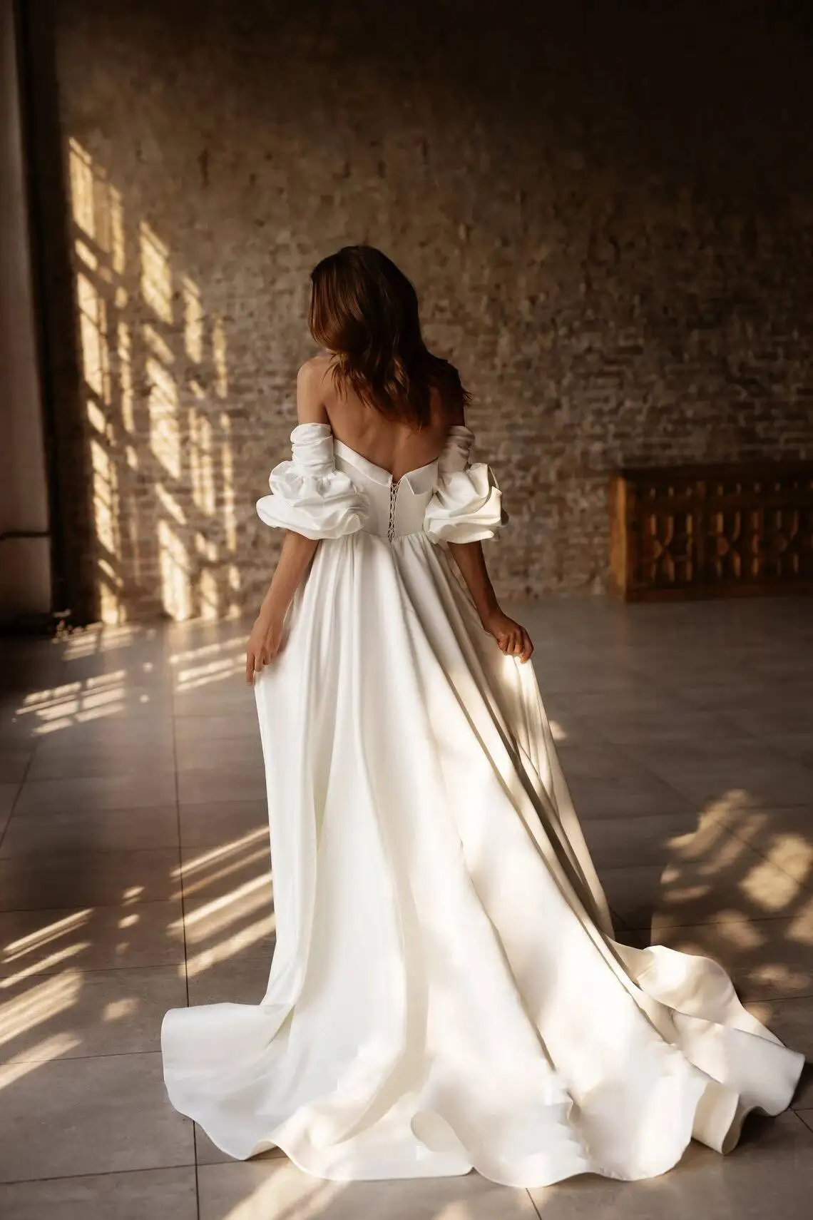 

Атласное свадебное платье со съемными длинными рукавами и жемчугом, расшитое бисером, с вырезом в форме сердца, трапециевидное свадебное платье, сексуальное свадебное платье с открытой спиной в корейском стиле для невесты