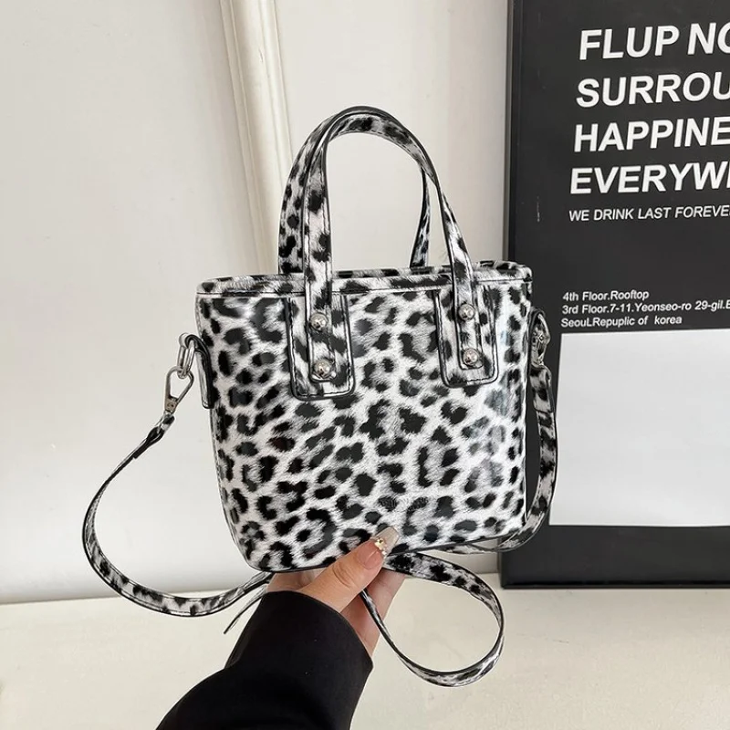 

Luxury Designer Inspired Women's Leather Tote Bag: Elegant Spacious Handbag For Everyday Chic Shoulder Carry